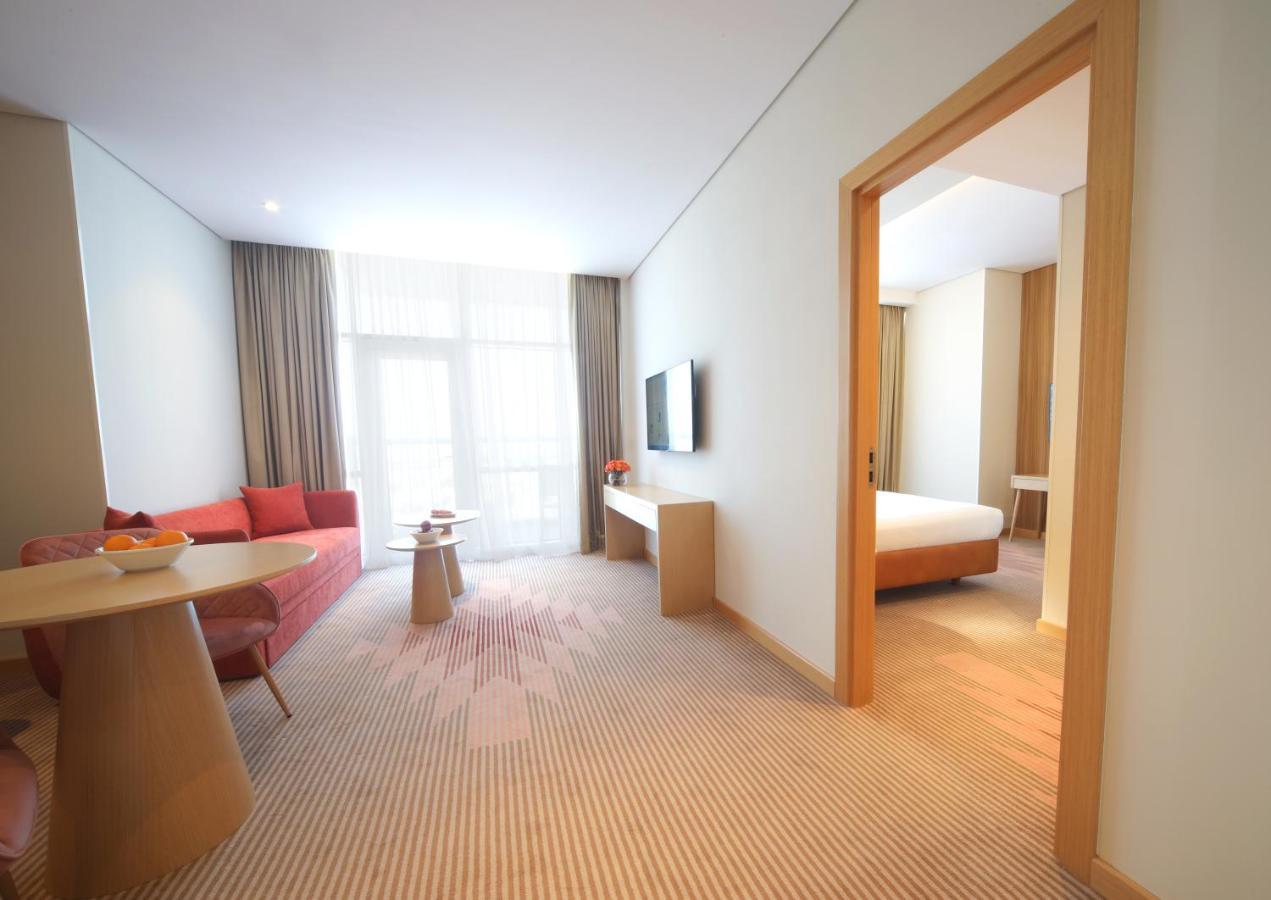 Novotel Jumeirah Village Triangle Dubai Bagian luar foto