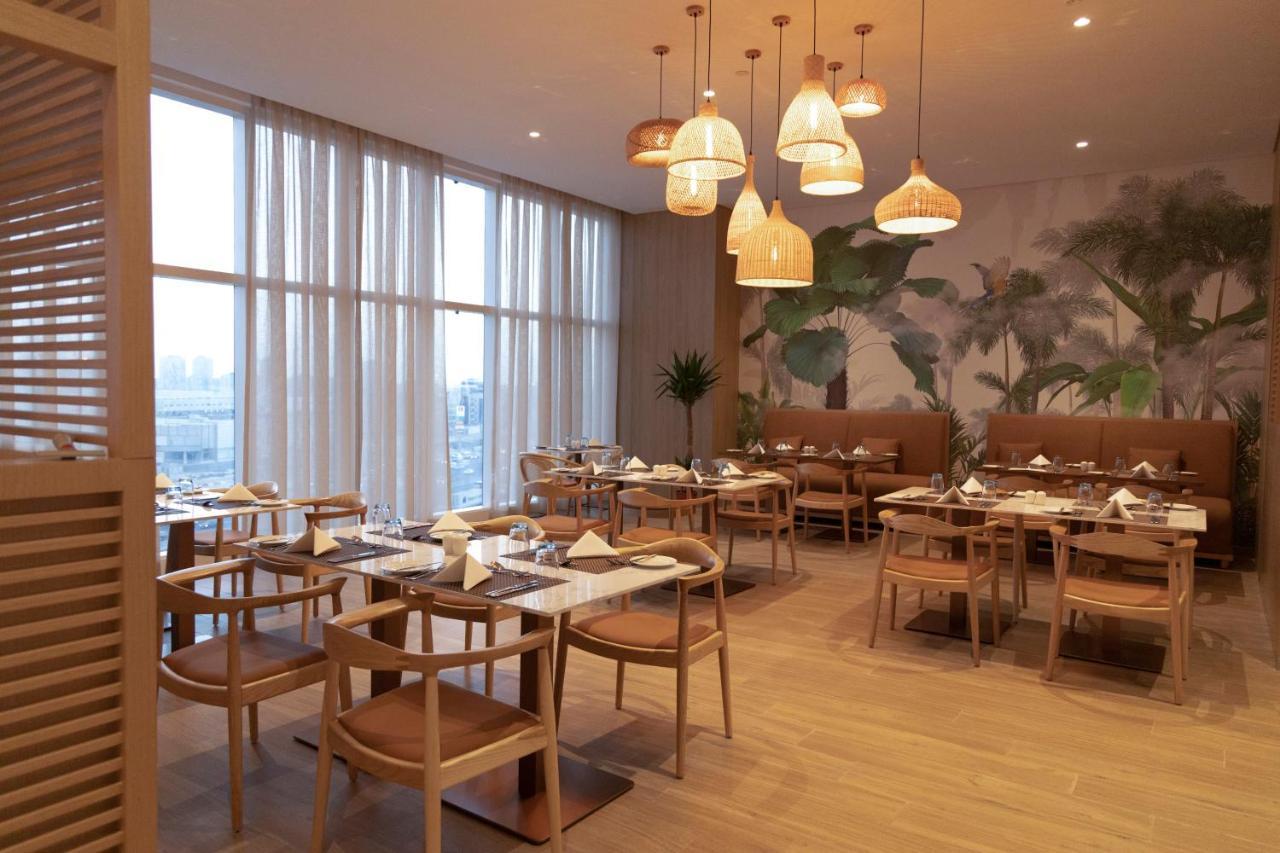 Novotel Jumeirah Village Triangle Dubai Bagian luar foto