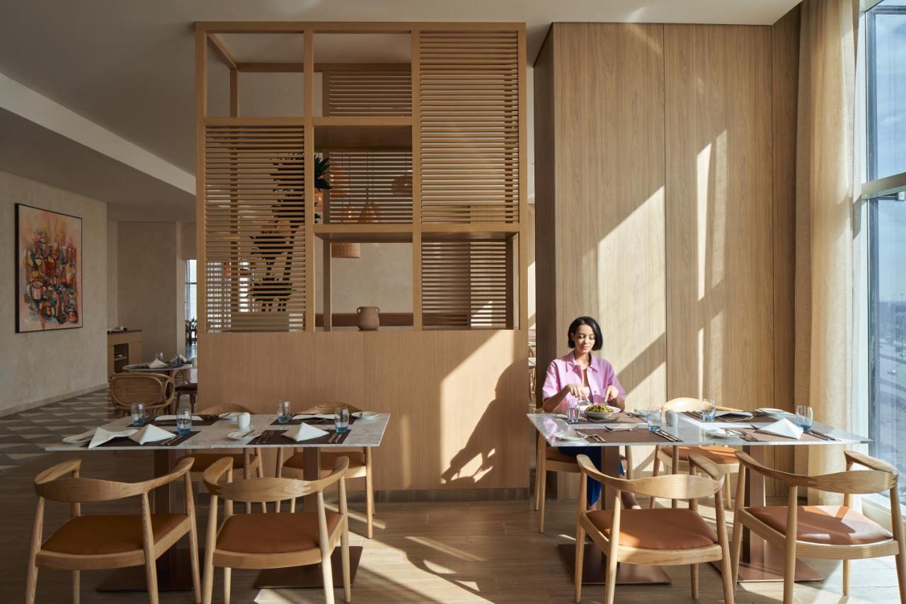 Novotel Jumeirah Village Triangle Dubai Bagian luar foto