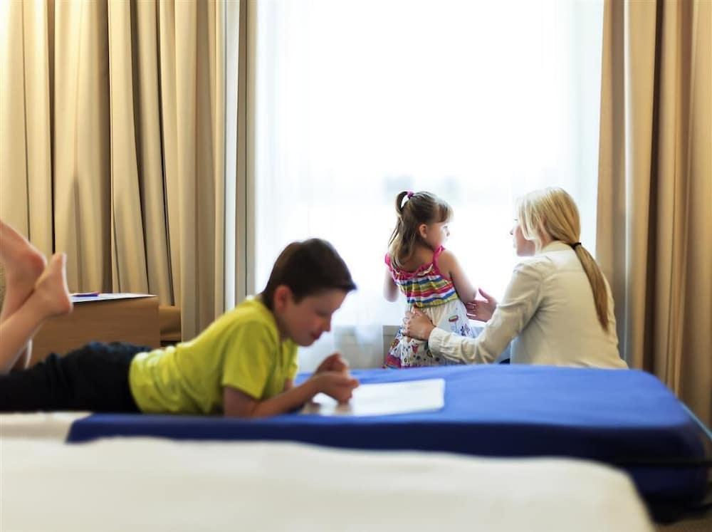 Novotel Jumeirah Village Triangle Dubai Bagian luar foto